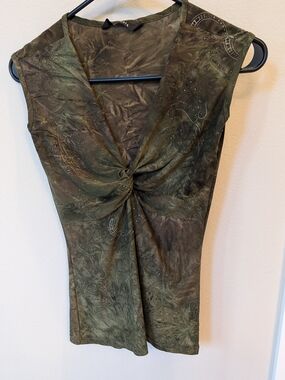 Mariposa Olive Green Twist-Front Short Sleeve Tee